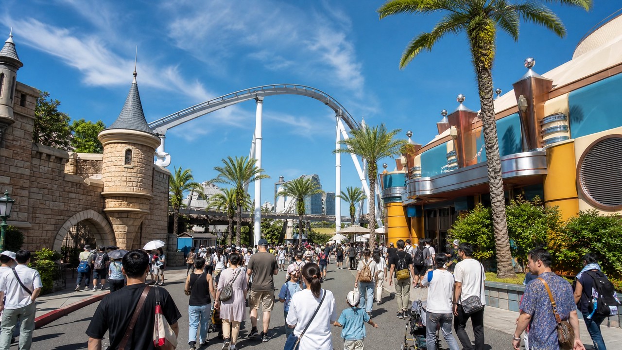 日本环球影城(USJ)是关西最受欢迎的主题乐园,拥有“哈利波特魔法世界”与“超级任天堂世界”等招牌园区,真人演出、花车游行与刺激的乘骑项目老少咸宜。