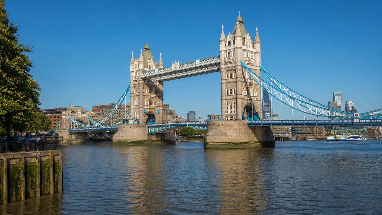 The Tower of London and Tower Bridge in London — castle and bascule bridge.